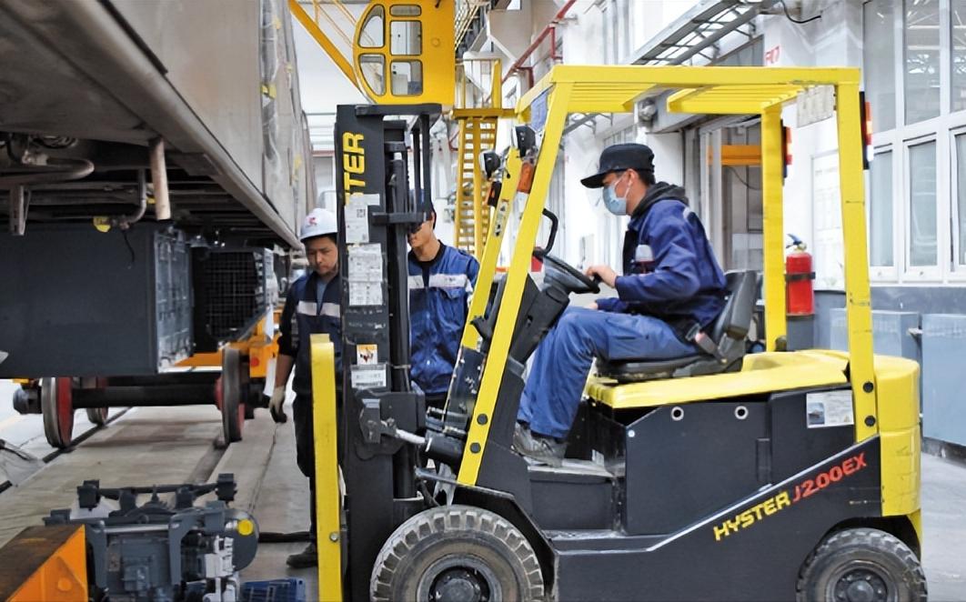 西安叉車司機最新招聘,西安叉車司機最新招聘動態(tài)及行業(yè)趨勢分析